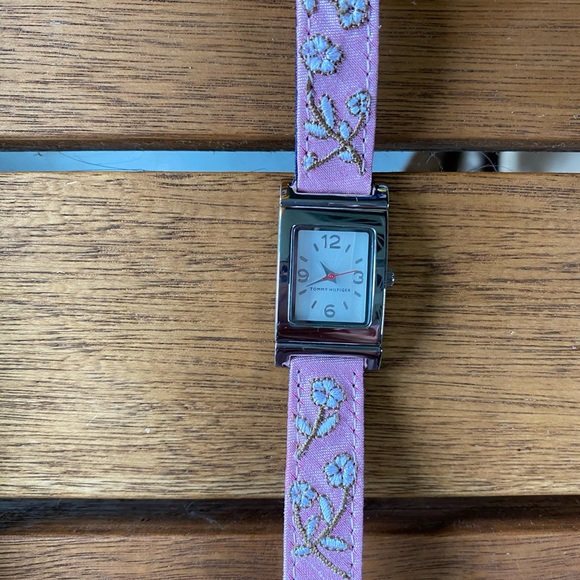 2009-2010 Tommy Hilfiger Twist Band Watch - Picture 4 of 11